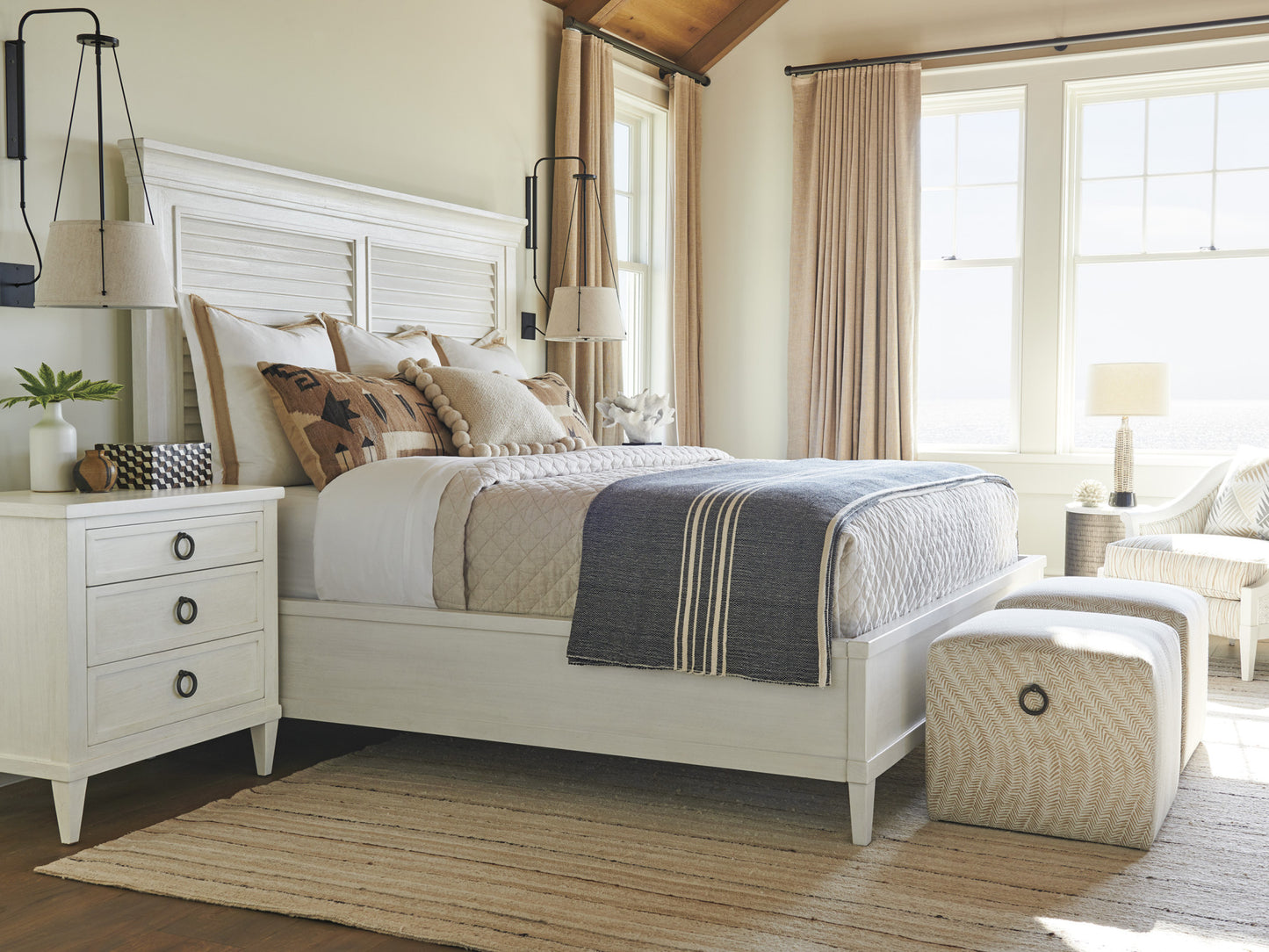 Ocean Breeze Royal Palm Louvered Bed