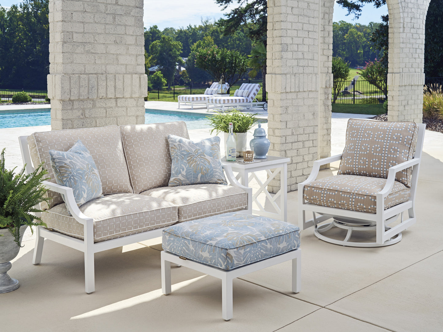 Tommy Bahama Island Classic Love Seat