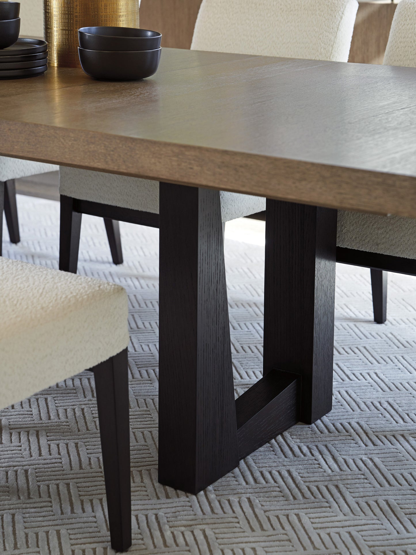 Lexington Zanzibar Wellesley Rectangular Dining Table