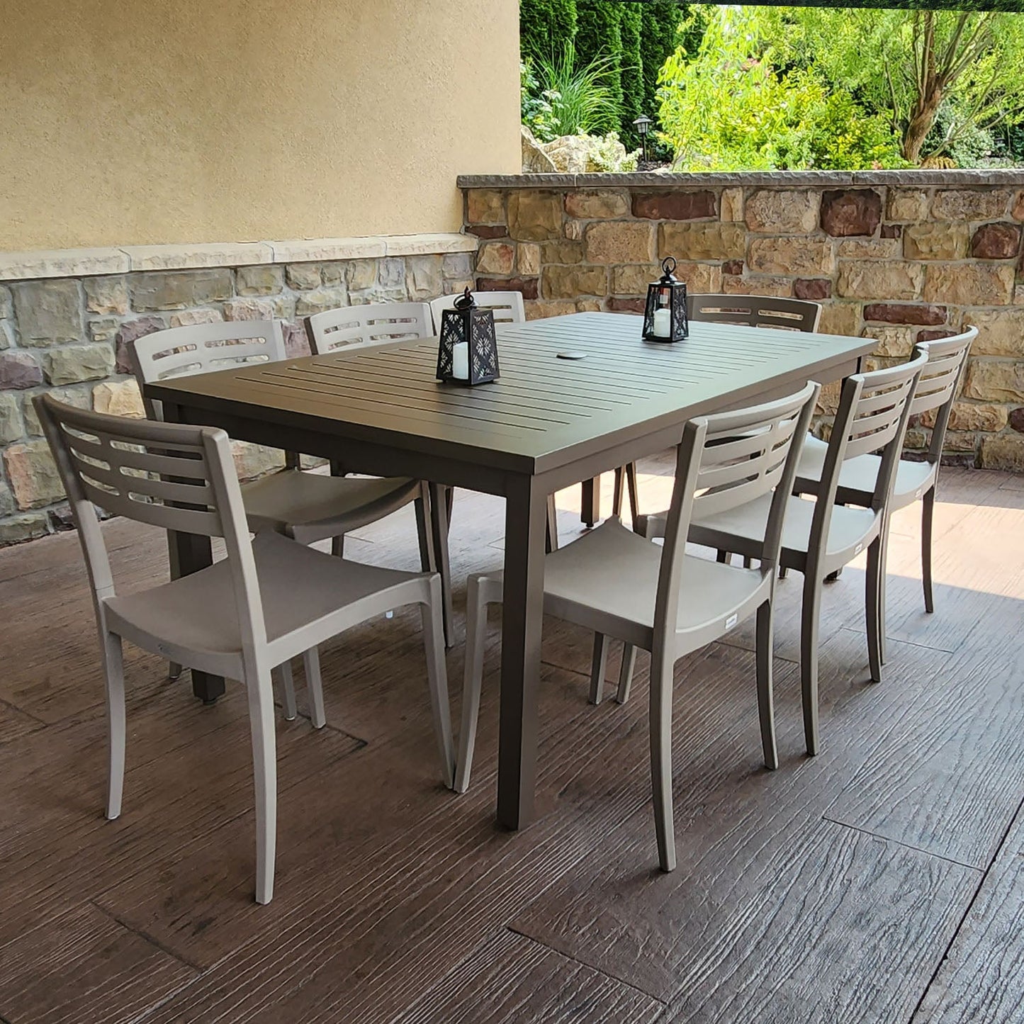 Grosfillex Vogue Sidechair
