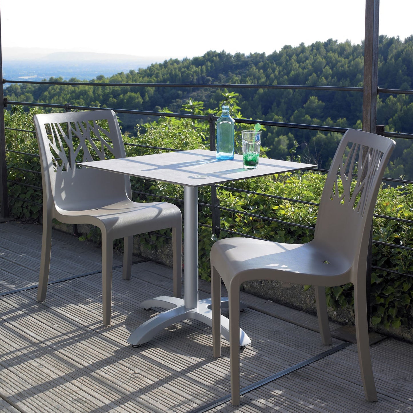 Grosfillex Eco-Fix Small Base – Dining Height