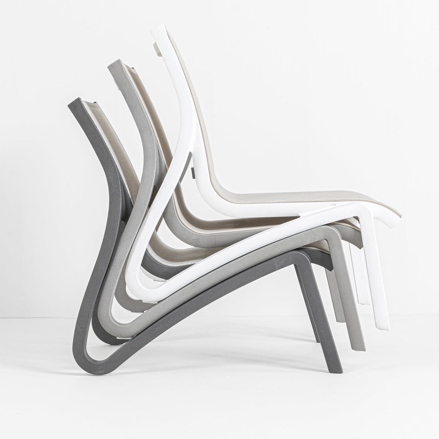 Grosfillex Sunset Lounge Chair