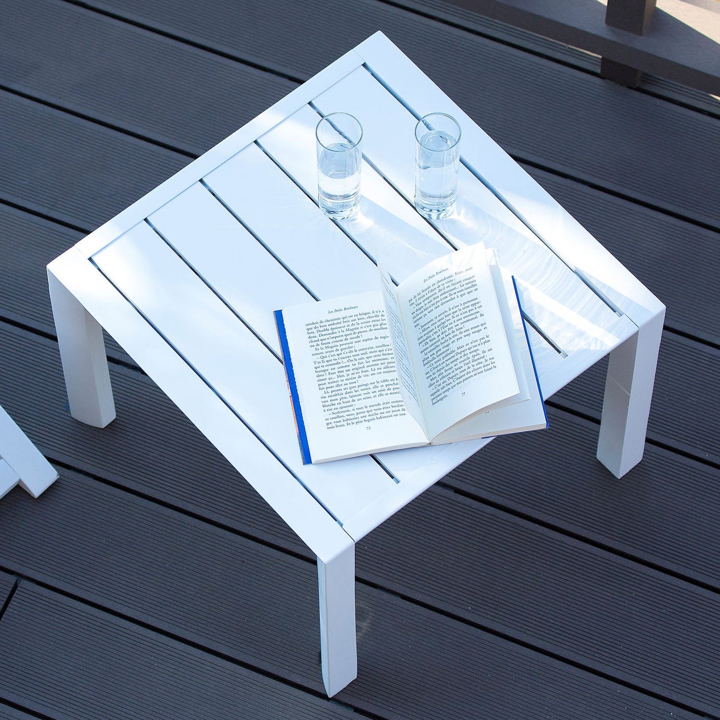 Grosfillex Sunset 20x20 Low Table