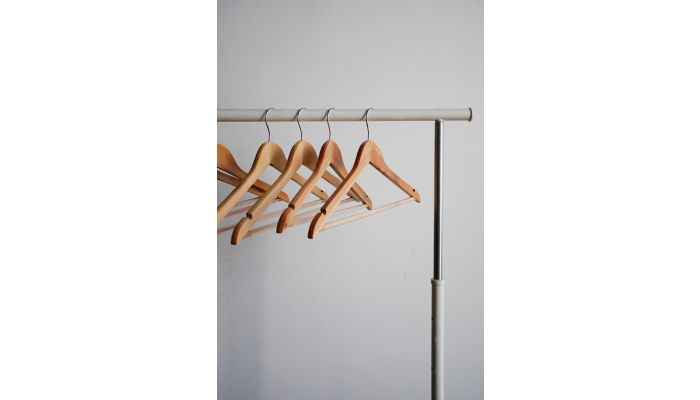 17" Natural Wood Suit Hanger W/ Suit Bar & Notches