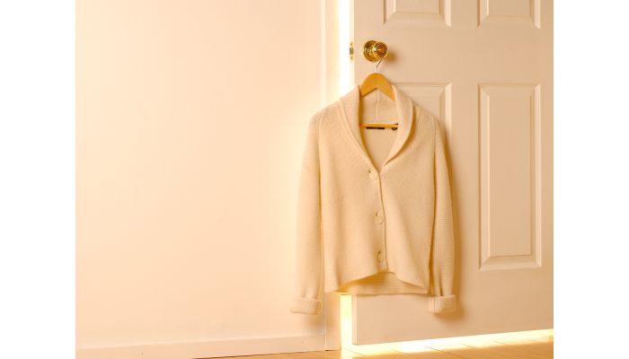 17" Natural Wood Suit Hanger W/ Suit Bar & Notches