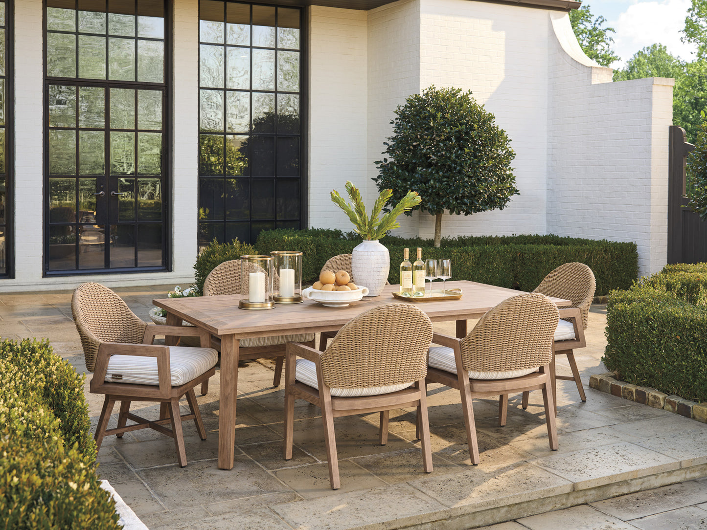 Tommy Bahama Isle of Palms Swivel Dining Chair