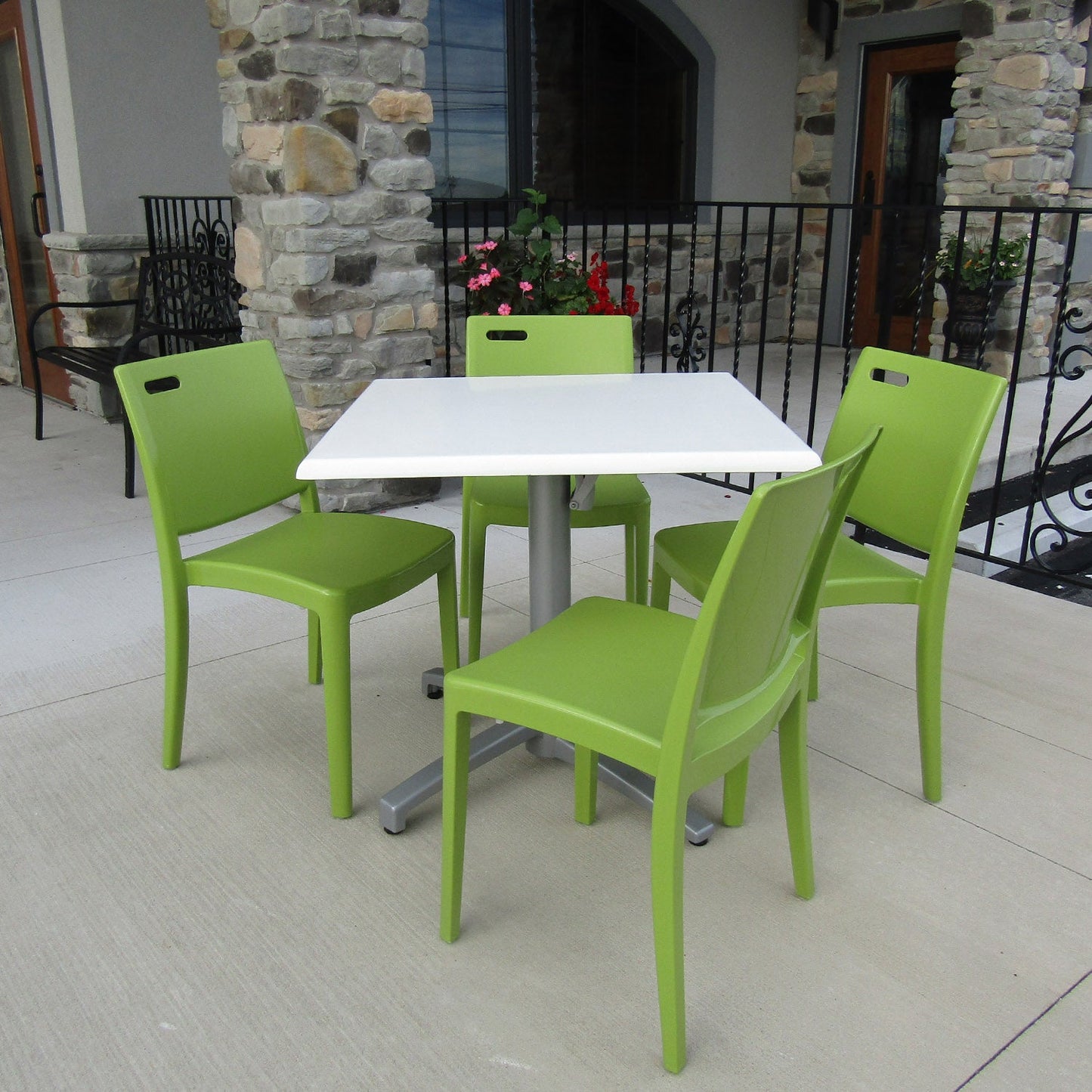 Grosfillex Metro Sidechair