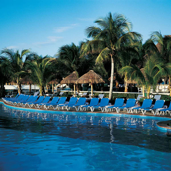 Grosfillex Nautical Chaise Lounge
