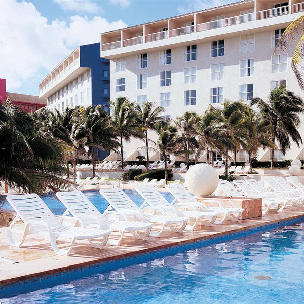 Grosfillex Bahia Chaise Lounge